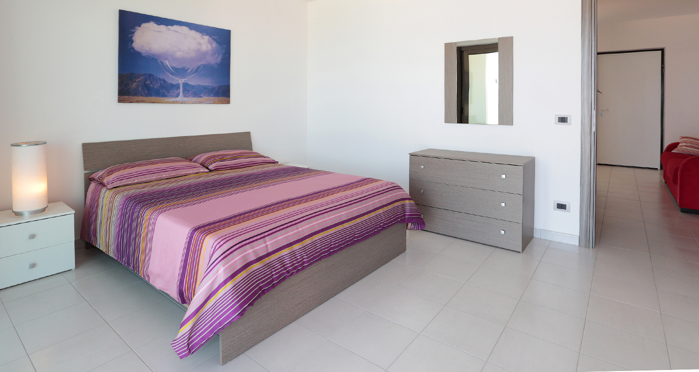 Camera da letto con terrazza sul mare